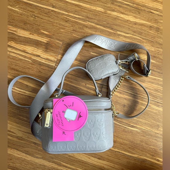 Betsey Johnson Handbags - 🆕 Betsy Johnson Skull Vanity Bag